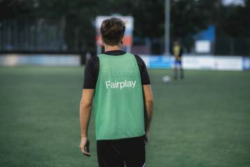75万飙至5000万！20岁曼赞比两场3球封神，比肩穆勒姆巴佩（配图示意）